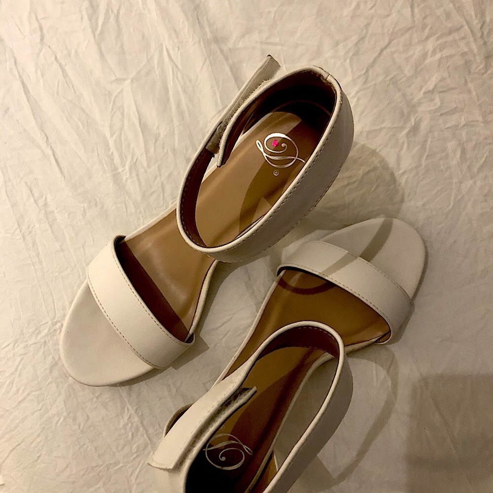 Kitty Heel Shoe